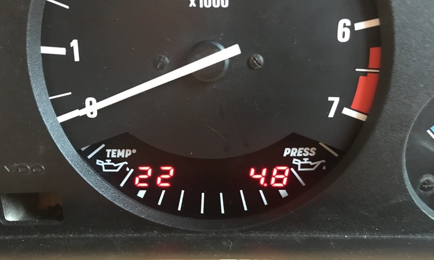 BMW E30 Cluster Gauge for Oil -Temp and Pressure- (2 versions)