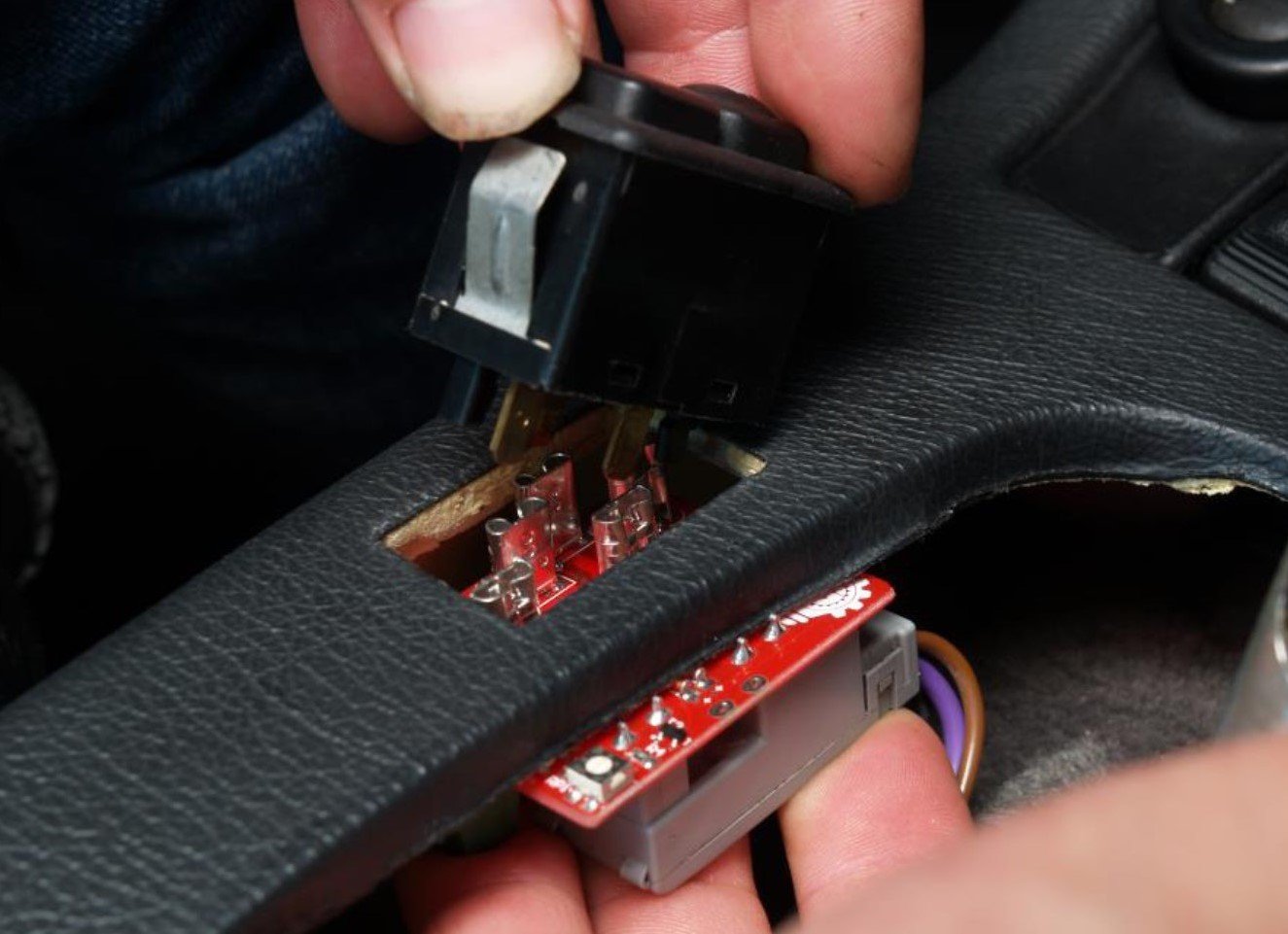 BMW E30 One-Touch Window/ Sunroof Control Module - Image 4