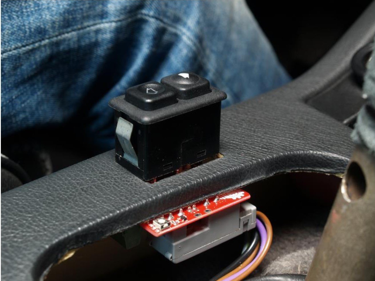 BMW E30 One-Touch Window/ Sunroof Control Module - Image 5