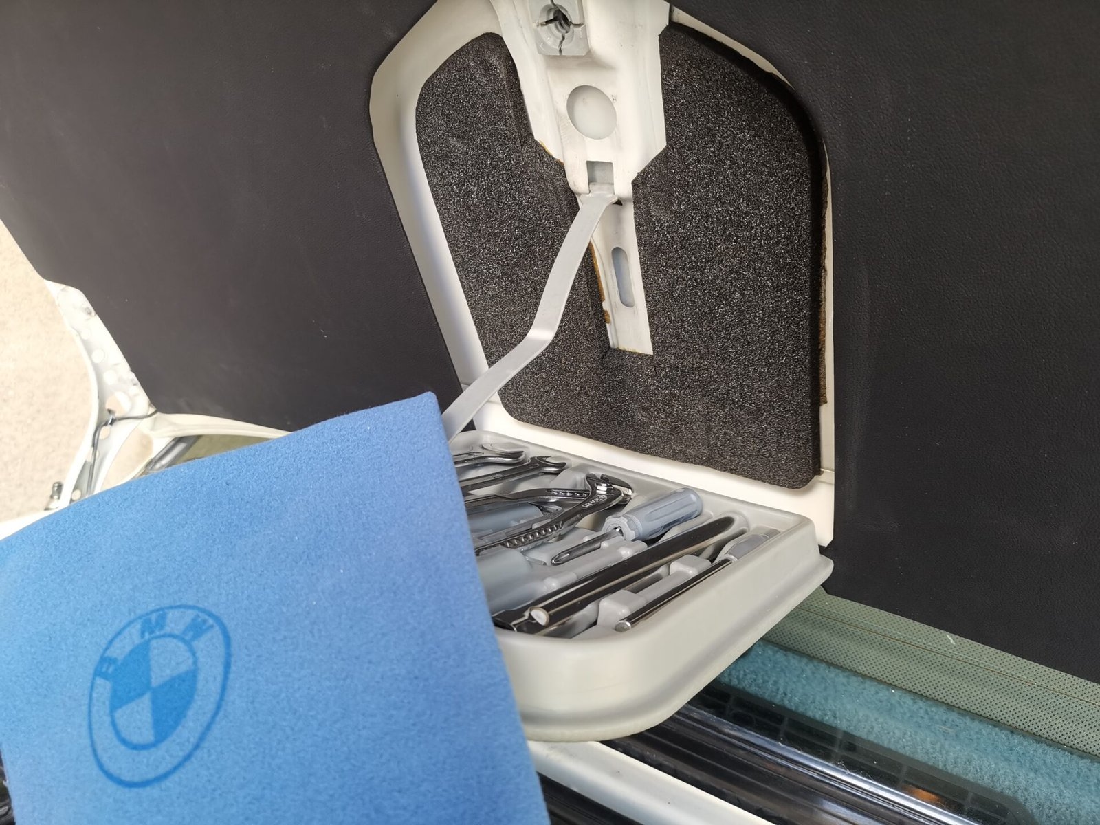 BMW Toolkit Polishing Cloth - Image 11