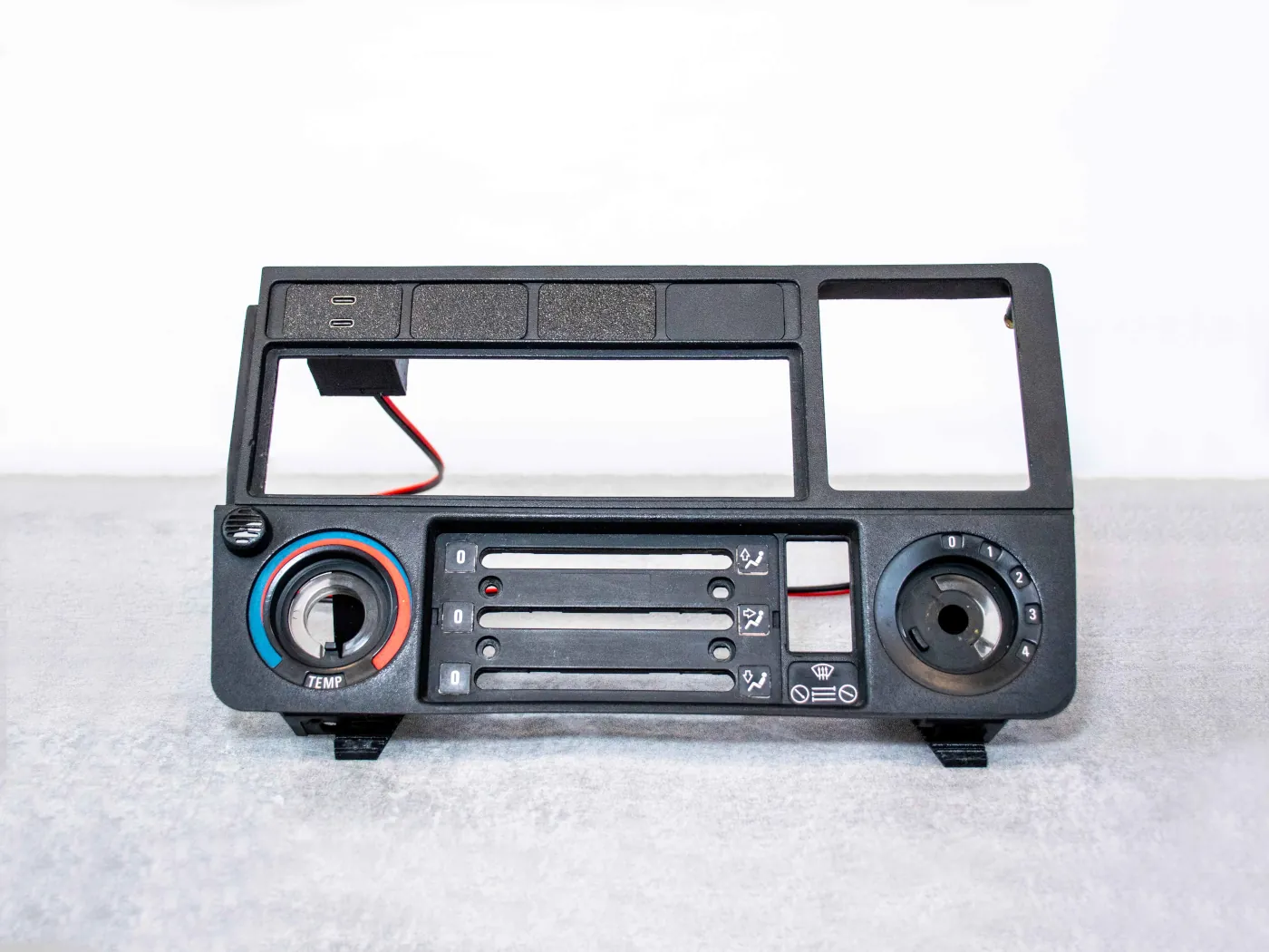 Center Button USB C Type Quick Charger Port – BMW E30, E28 - Image 4